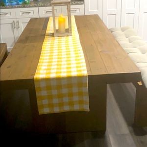 Is a beautiful dinner table good conditions